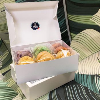 2 dozen of assorted hopia